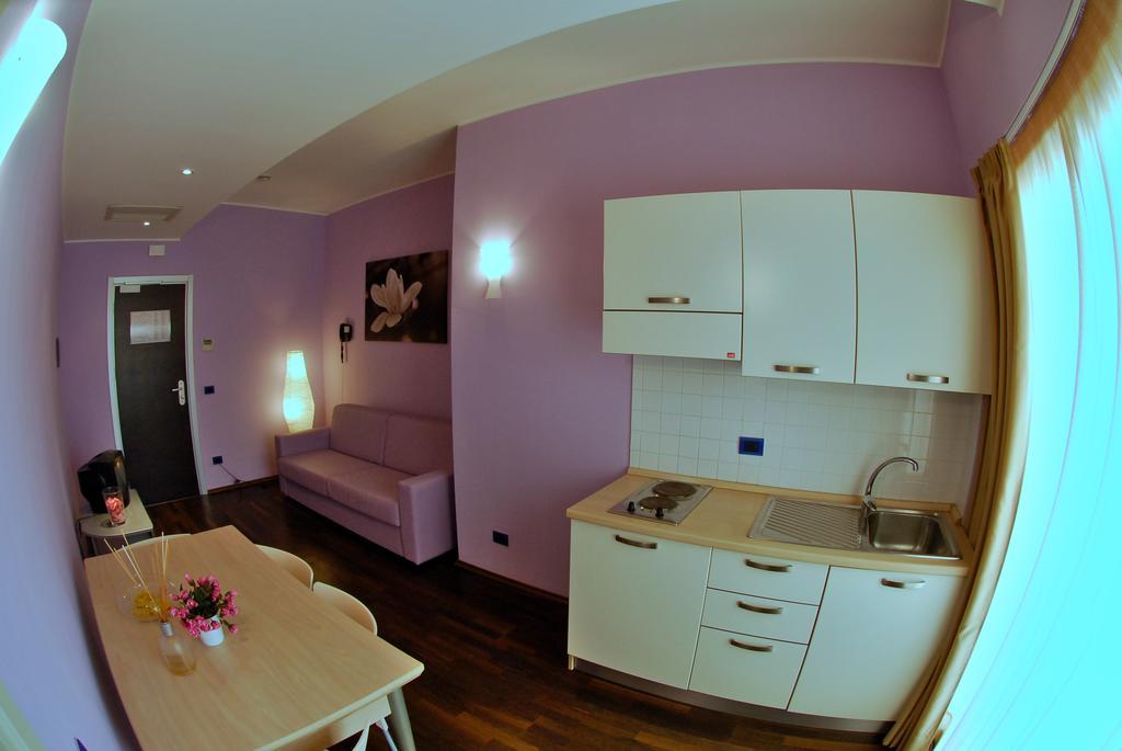 One-Bedroom Apartment Balcony,319125225:JPEG